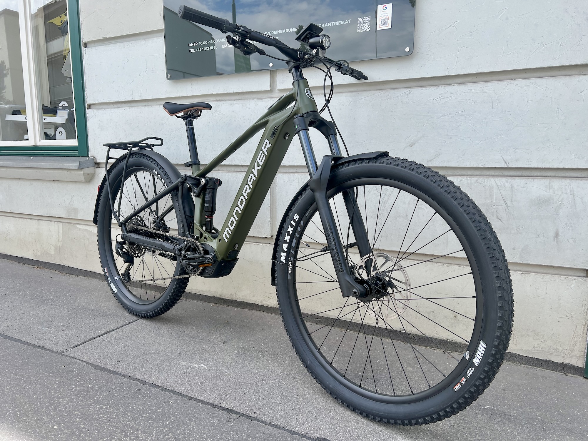 Mondraker Chaser X – Urban Cross Das Auto stehen zu lassen und stattdessen das Bike zu nehmen, ist die beste Option für dich und den Planeten. Radfahren verbessert deine Gesundheit, deine Lebensqualität und die Qualität deiner Umgebung. Und das ist Grund genug, über den Kauf eines E-Bikes der Mondraker Urban Cross Reihe nachzudenken.