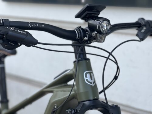 Mondraker Chaser X – Urban Cross Das Auto stehen zu lassen und stattdessen das Bike zu nehmen, ist die beste Option für dich und den Planeten. Radfahren verbessert deine Gesundheit, deine Lebensqualität und die Qualität deiner Umgebung. Und das ist Grund genug, über den Kauf eines E-Bikes der Mondraker Urban Cross Reihe nachzudenken.