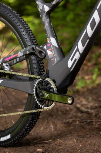 Das SCOTT Spark RC World Coup EVO mit Sram AXS SL Transmission und Flight Attendant Technologie