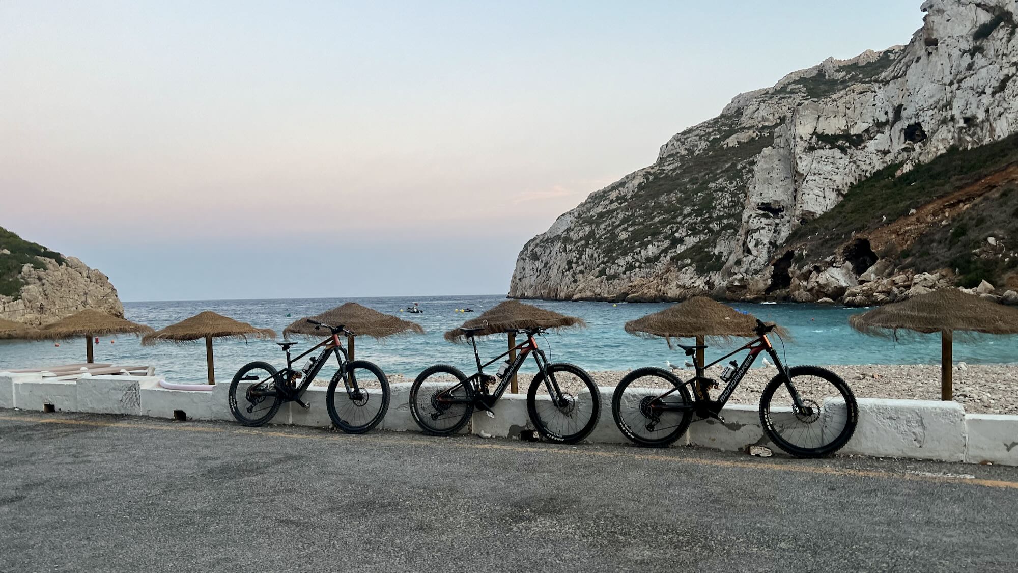 Spanien Urlaub um wieder voll aufzutanken und Hobbys nachzugehen gemeinsam mit Mondraker